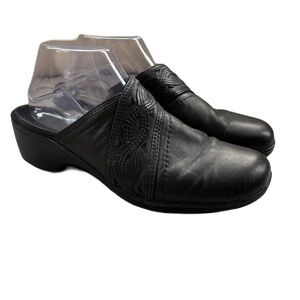 Clarks Black‎ Leather Women's Clogs Slip-On Shoes Size 9 Mules Clog Block Heel